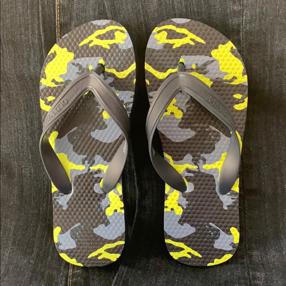 ON Boy’s 1-2 Camo Blue and Lime Flip Flops